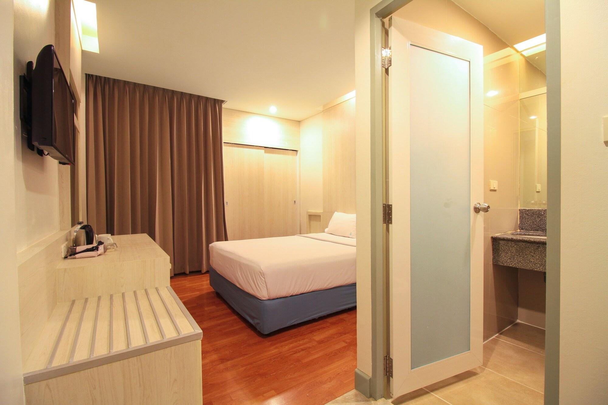Ten Stars Hotel Bangkok Exterior foto